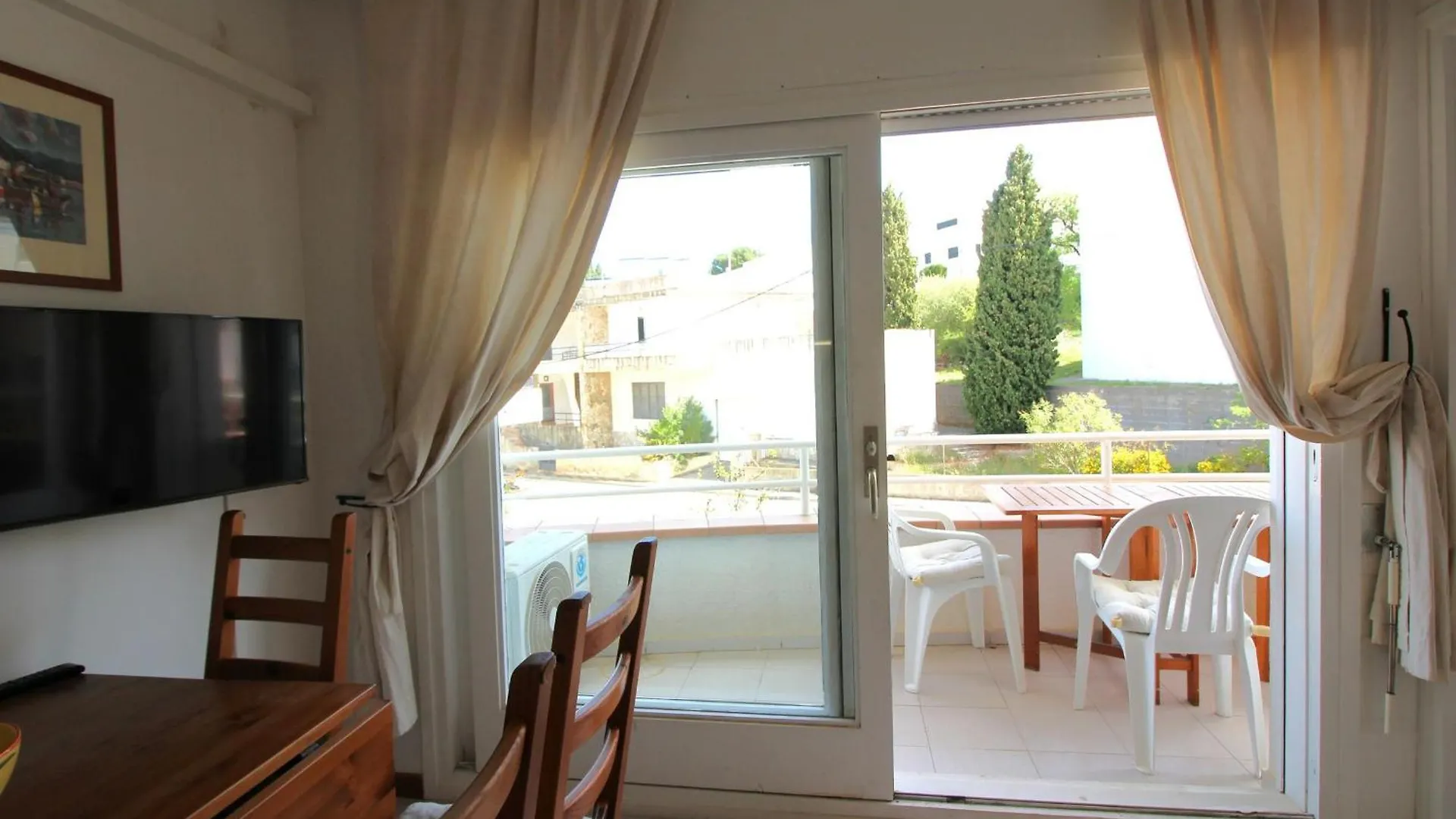 Apartamento Acogedor Con Piscina, Wifi Y Garaje Cerca De La Playa De La Farella, Llanca - Es-228-8 Spain