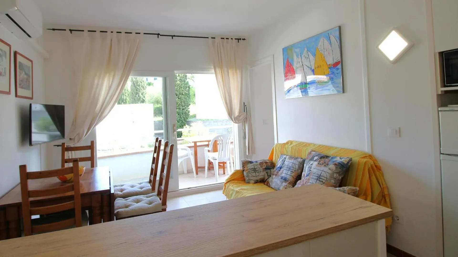 Apartamento Acogedor Con Piscina, Wifi Y Garaje Cerca De La Playa De La Farella, Llanca - Es-228-8 0*,  Spain