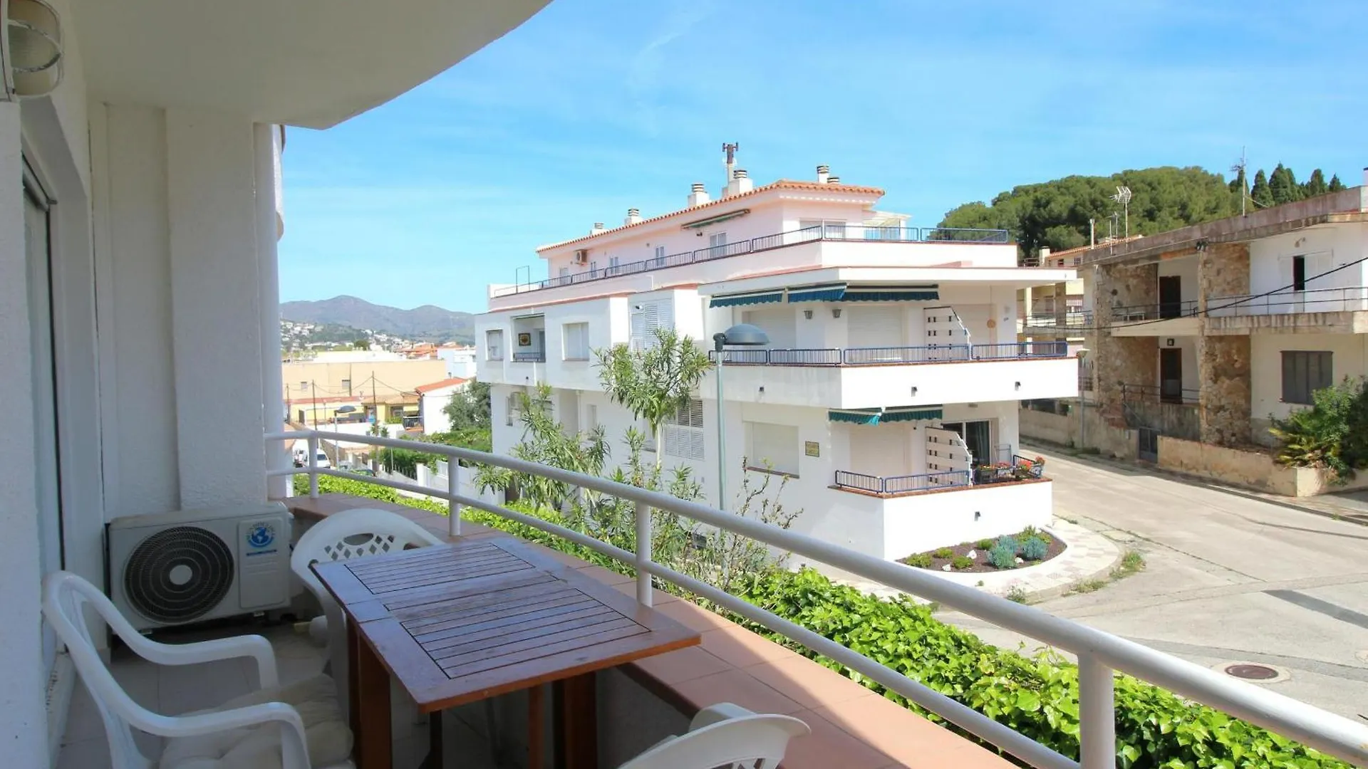Apartment Apartamento Acogedor Con Piscina, Wifi Y Garaje Cerca De La Playa De La Farella, Llanca - Es-228-8